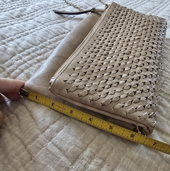 Urban Expressions Elegant Tan Clutch with Gold Chain - Picture 8 of 9